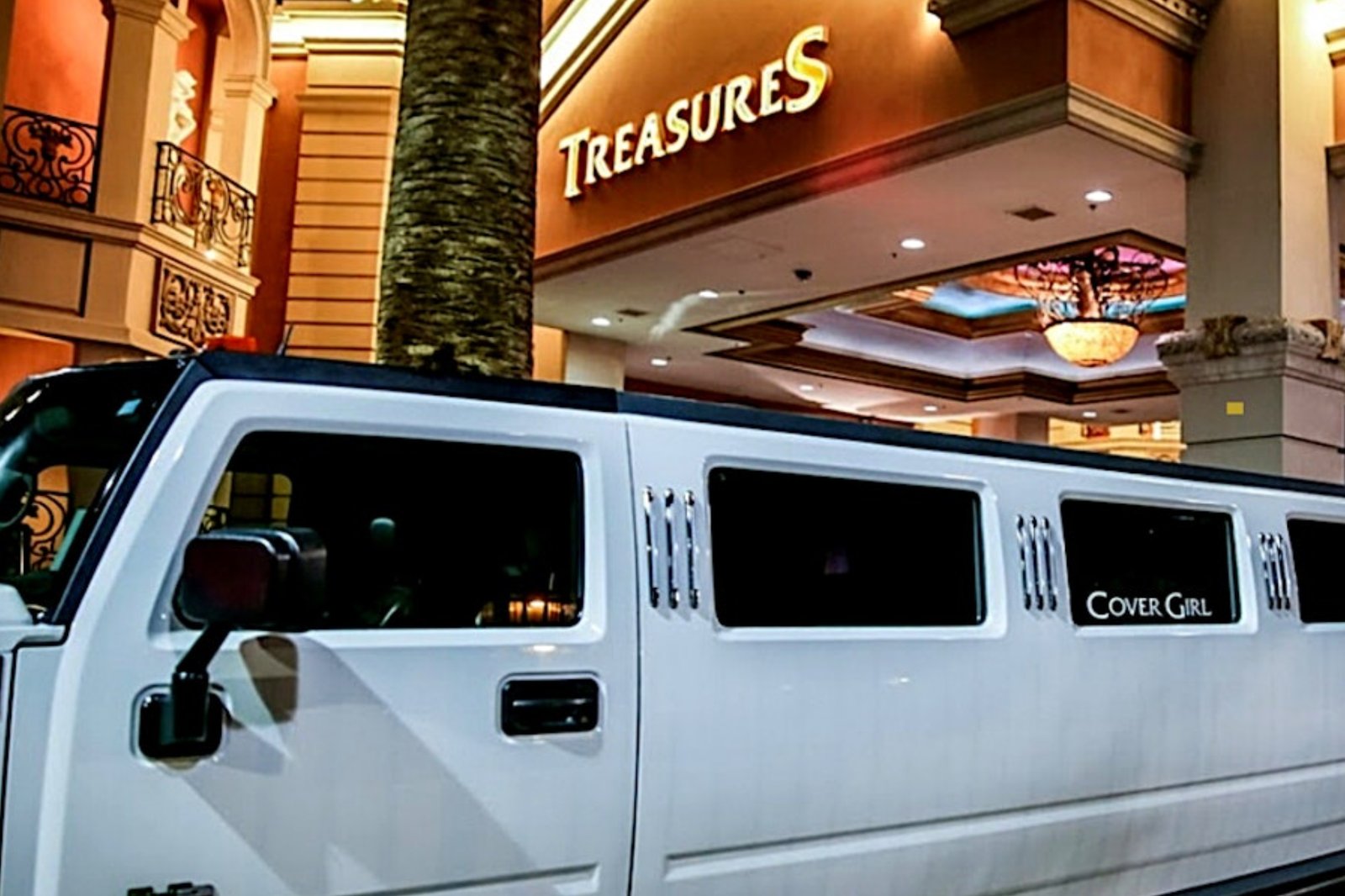 NUDE Vegas free limo outside a Las Vegas hotel
